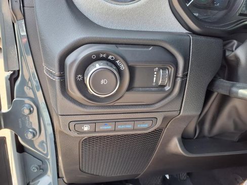 Used 2024 Jeep Wrangler Unlimited Sahara image 17