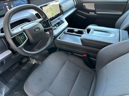 Certified 2025 Ford Expedition Active image 10