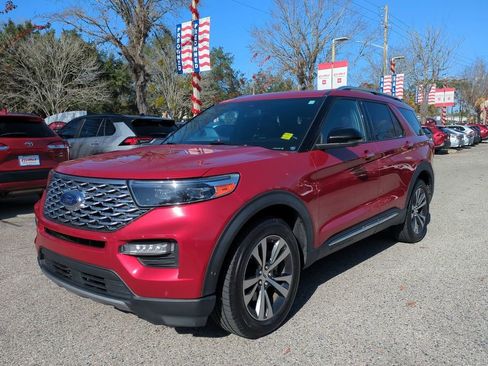 Used 2020 Ford Explorer Platinum image 2