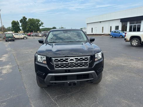 Used 2023 Nissan Frontier SV w/ Tow Package image 2