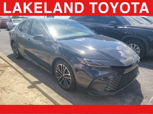 Used 2025 Toyota Camry XLE FWD image 1