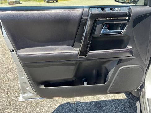 Used 2018 Toyota 4Runner TRD Off-Road AWD/4WD image 9