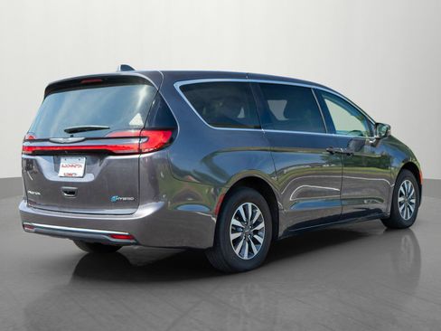 Used 2022 Chrysler Pacifica Touring-L FWD image 7