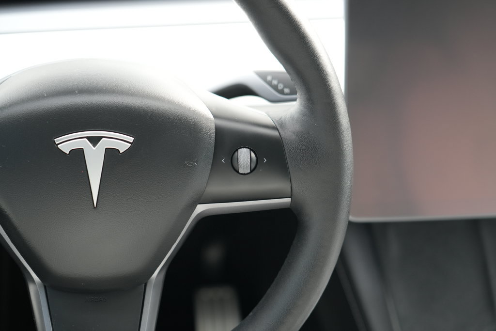 Used 2022 Tesla Model Y Performance AWD/4WD image 18