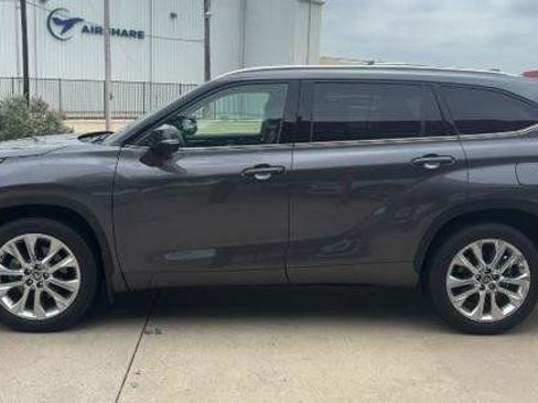Used 2024 Toyota Highlander Limited AWD/4WD image 6