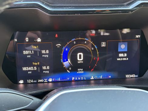 Used 2025 Chevrolet Colorado ZR2 w/ Technology Package AWD/4WD image 11