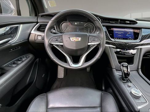 Certified 2025 Cadillac XT6 Premium Luxury AWD/4WD image 5