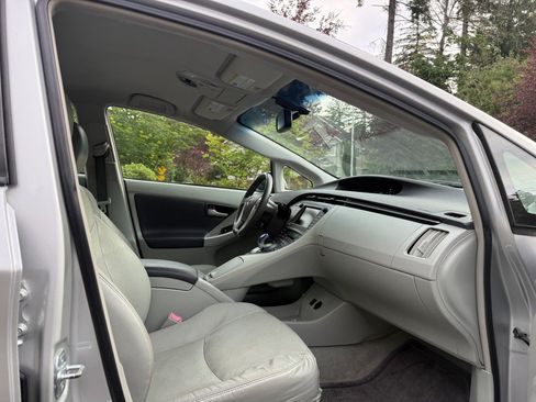 Used 2010 Toyota Prius Five w/ Navigation Pkg FWD image 14