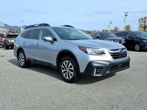 Used 2021 Subaru Outback Premium image 2