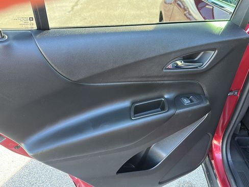 Used 2018 Chevrolet Equinox LT image 17
