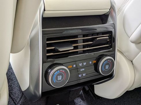 Certified 2025 Land Rover Range Rover SE AWD/4WD image 17