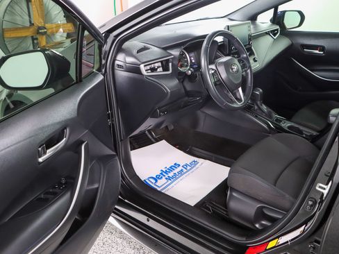 Used 2022 Toyota Corolla SE FWD image 3