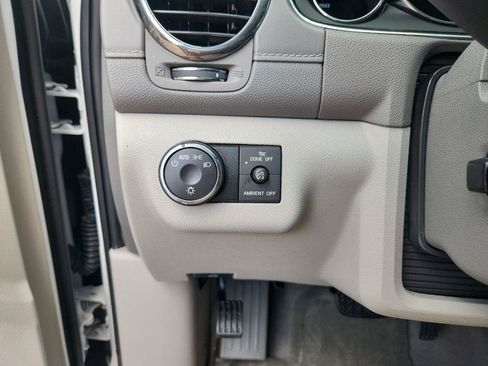 Used 2017 Buick Enclave Premium w/ Experience Buick Package FWD image 17