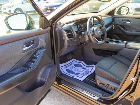 Used 2023 Nissan Rogue SV FWD image 18