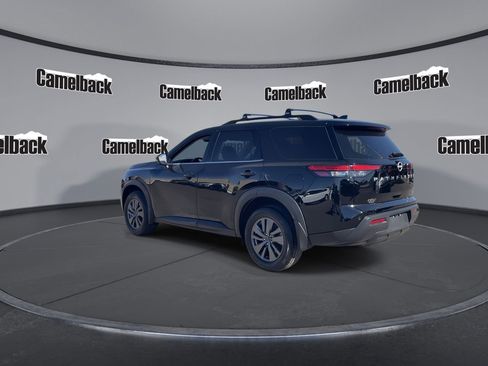 Used 2024 Nissan Pathfinder SV image 5