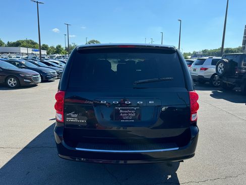 Used 2019 Dodge Grand Caravan SE image 4