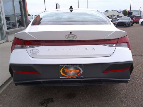 Used 2024 Hyundai Elantra SEL FWD image 19