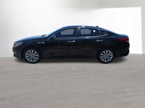 Used 2018 Kia Optima LX w/ 17" Alloy Wheels Package FWD image 2