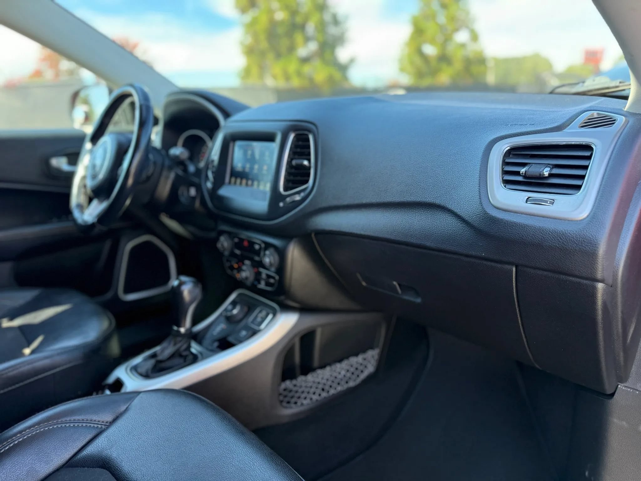 Used 2020 Jeep Compass Latitude w/ Cold Weather Group AWD/4WD image 19