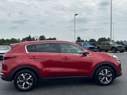 Used 2022 Kia Sportage LX FWD image 2