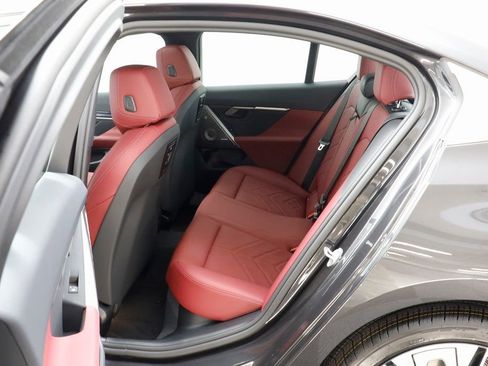 New 2025 BMW i5 xDrive40 w/ Premium Package image 15