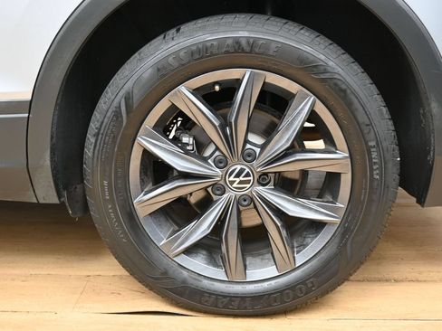 Used 2022 Volkswagen Tiguan SE FWD image 14