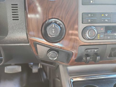 Used 2011 Ford F250 Lariat w/ Lariat Interior Pkg AWD/4WD image 29
