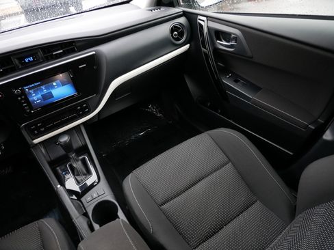 Used 2017 Toyota Corolla iM image 11