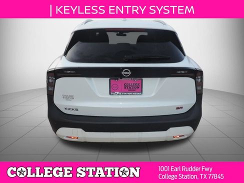 Used 2025 Nissan Kicks SR FWD image 5