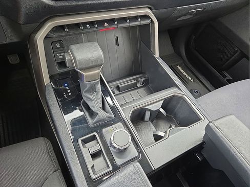 Used 2022 Toyota Tundra SR5 w/ SR5 Convenience Package AWD/4WD image 30