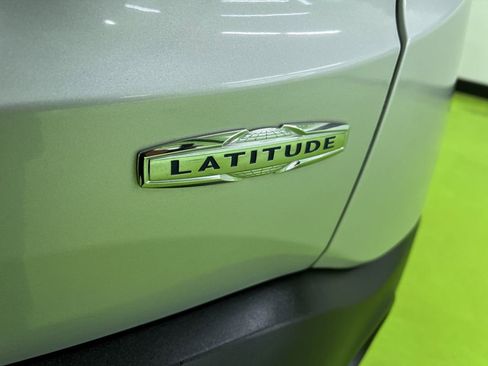 Used 2019 Jeep Renegade Latitude FWD image 13