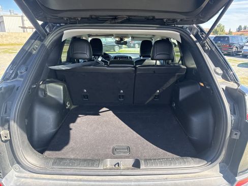 Used 2019 Jeep Cherokee Limited image 13