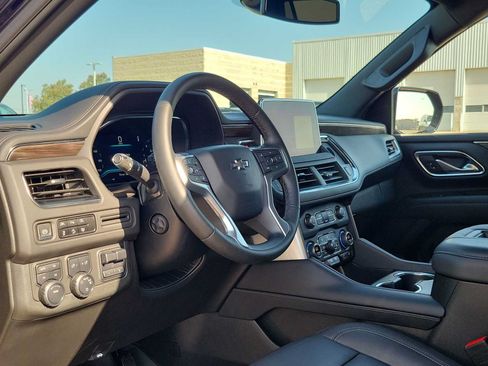 Used 2024 Chevrolet Tahoe Z71 w/ Luxury Package AWD/4WD image 10