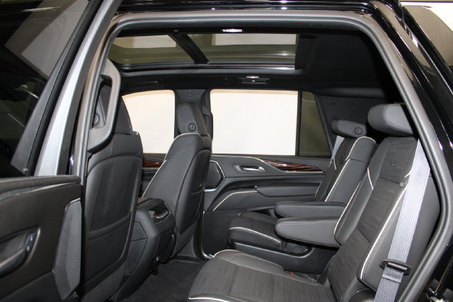 Used 2024 Cadillac Escalade Premium Luxury w/ Performance Package AWD/4WD image 9