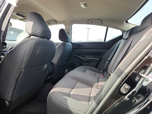 Used 2023 Nissan Altima 2.5 SV image 9