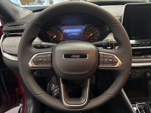 New 2025 Jeep Compass Latitude image 17