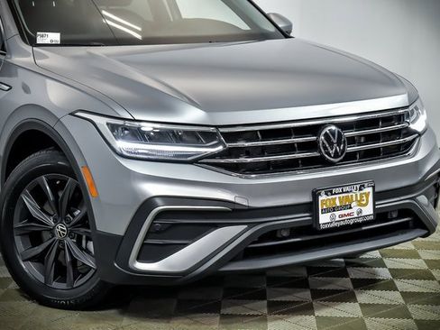 Certified 2022 Volkswagen Tiguan SE image 2
