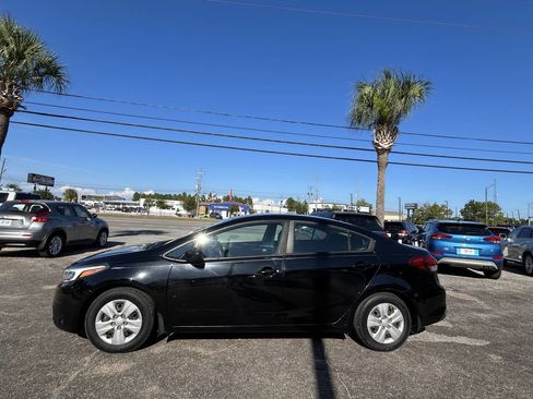 Used 2018 Kia Forte LX image 3