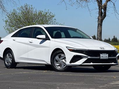 New 2026 Hyundai Elantra SE