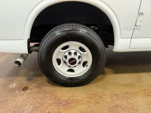 Used 2024 GMC Savana 2500 w/ Driver Convenience Package image 99