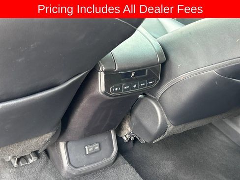 Used 2024 Toyota Highlander XLE FWD image 16