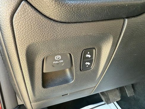Used 2019 RAM 1500 Laramie AWD/4WD image 19