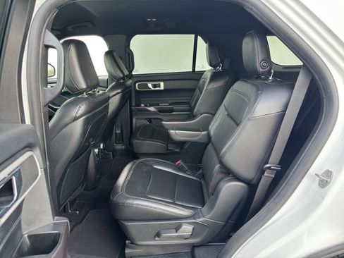 Used 2020 Ford Explorer XLT w/ Equipment Group 202A AWD/4WD image 11