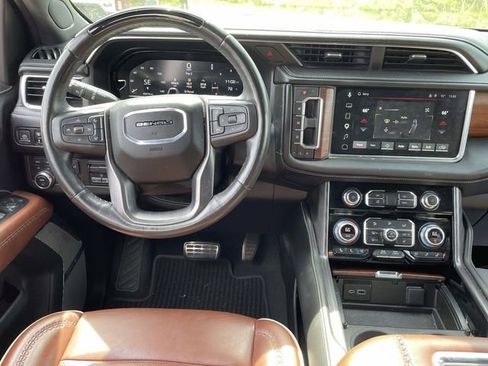 Used 2023 GMC Yukon XL Denali Ultimate AWD/4WD image 17