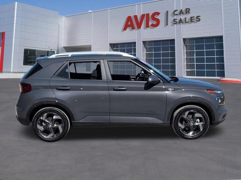 Used 2025 Hyundai Venue SEL FWD image 5