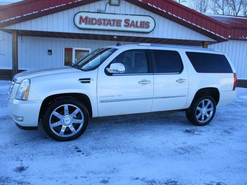 Used 2010 Cadillac Escalade ESV Premium image 3