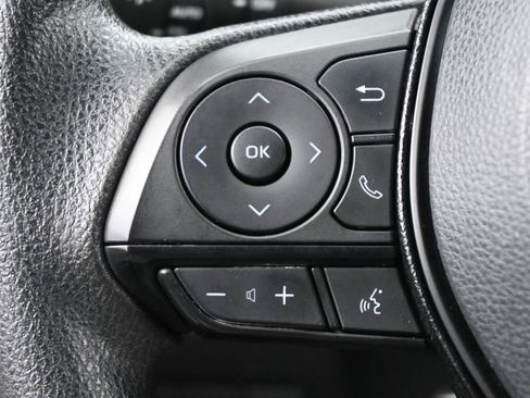 Used 2021 Toyota RAV4 XLE w/ Convenience Package FWD image 5
