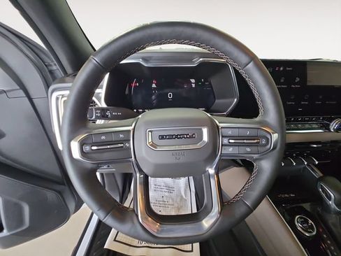 Used 2025 GMC Canyon Denali AWD/4WD image 13