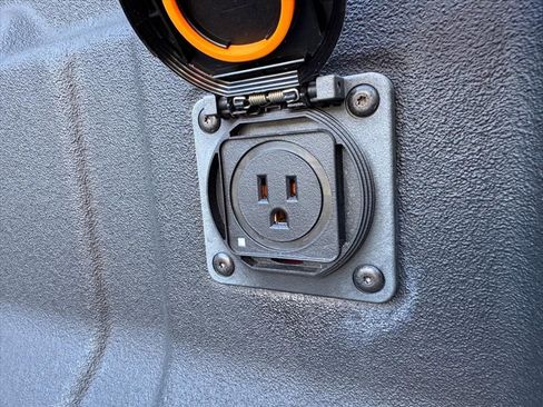 Used 2024 Chevrolet Colorado Z71 w/ Z71 Convenience Package 2 image 11