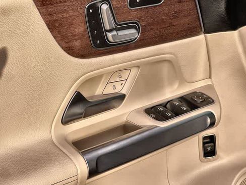 Used 2023 Mercedes-Benz GLB 250 GLB 250 image 30